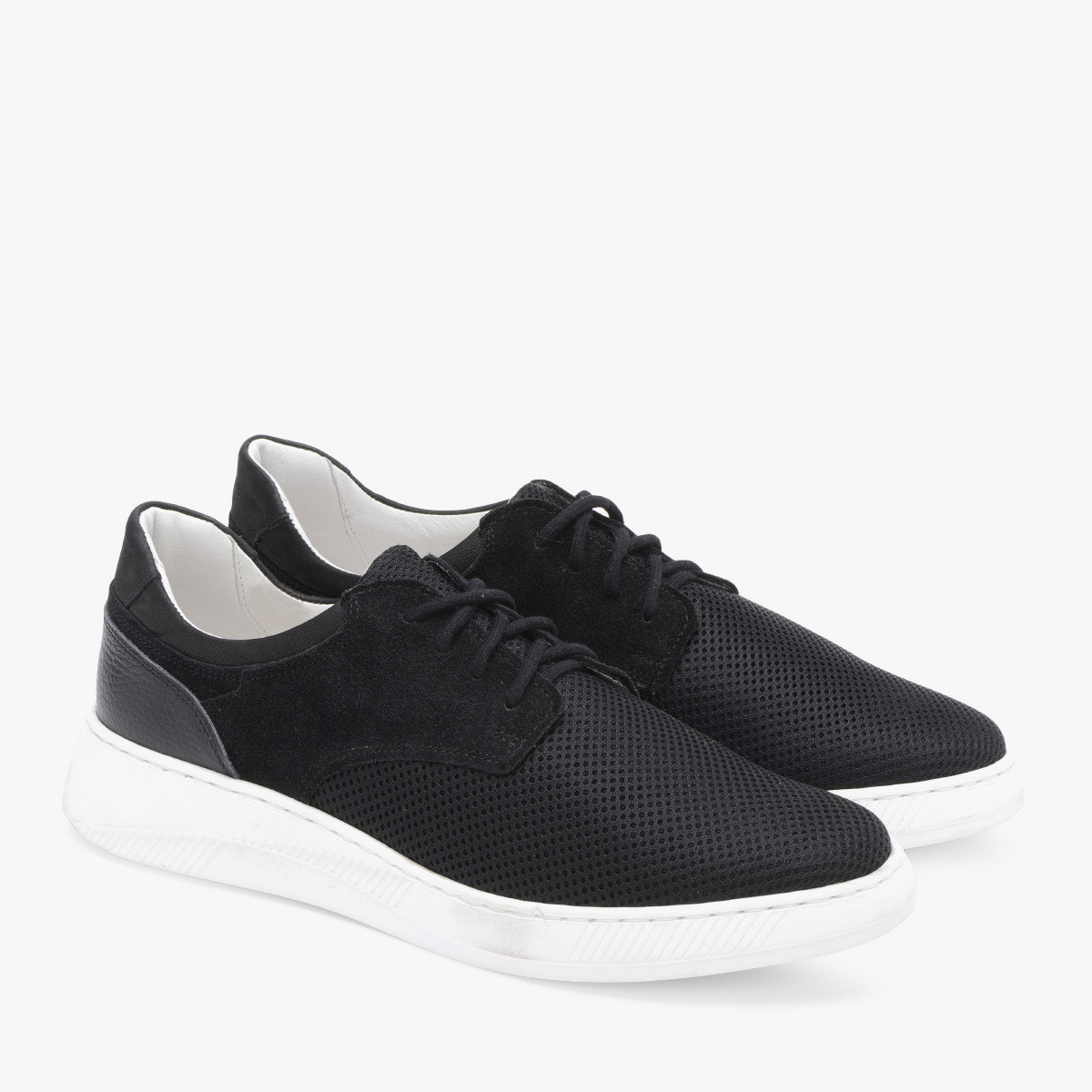 Sportowe póbuty na biaej podeszwie