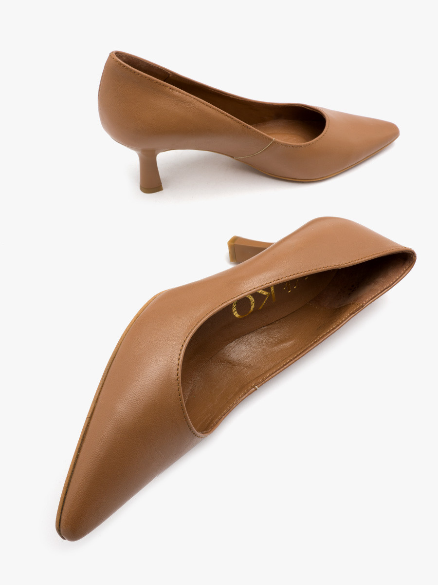 Beowe czóenka na szpilce typu kaczuszka