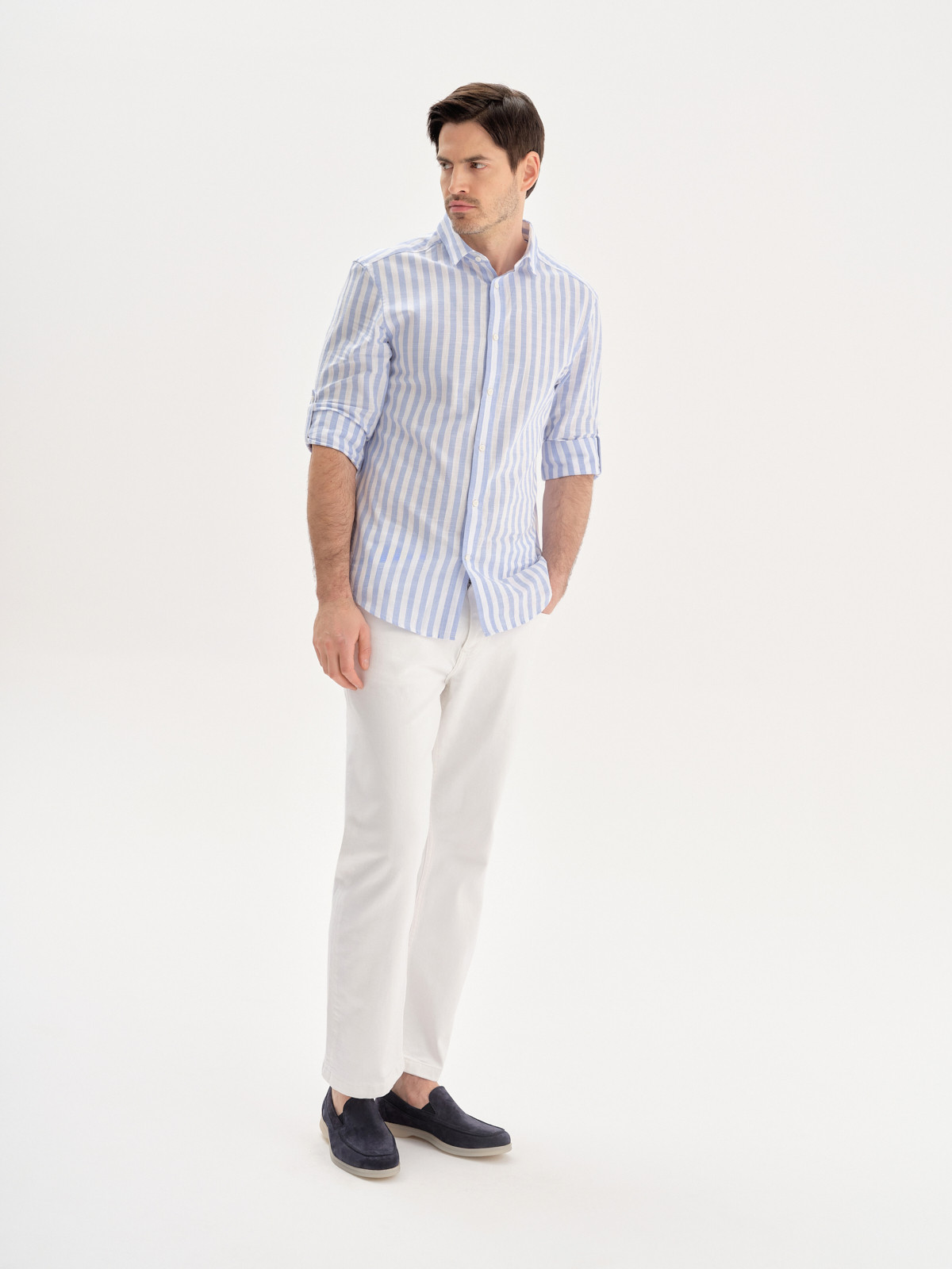 Granatowe mokasyny mskie na biaym spodzie