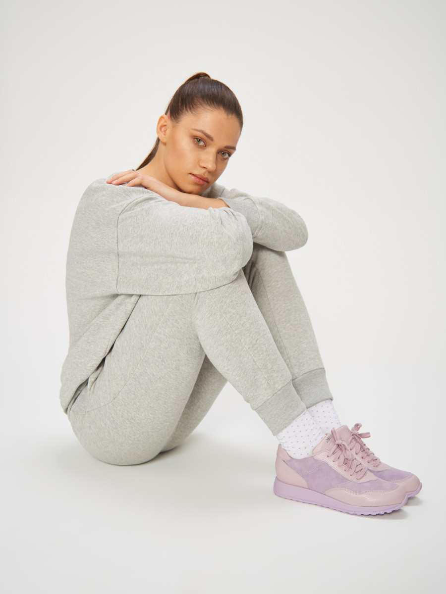 Sportowe póbuty w odcieniach lila