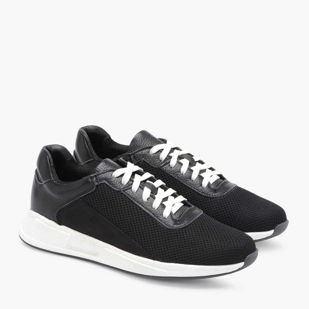 Sportowe póbuty na biaej podeszwie