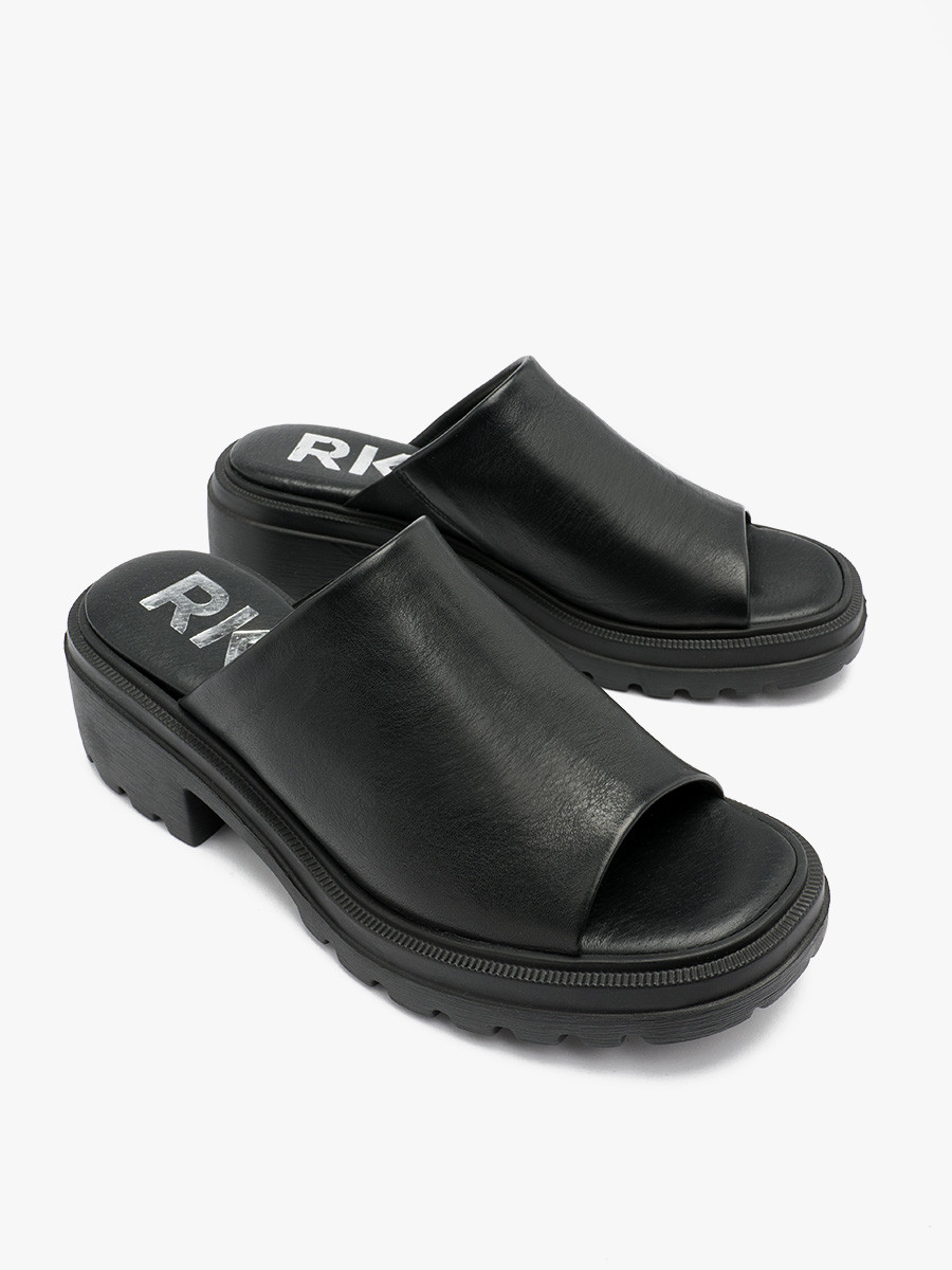 Czarne klapki na platformie