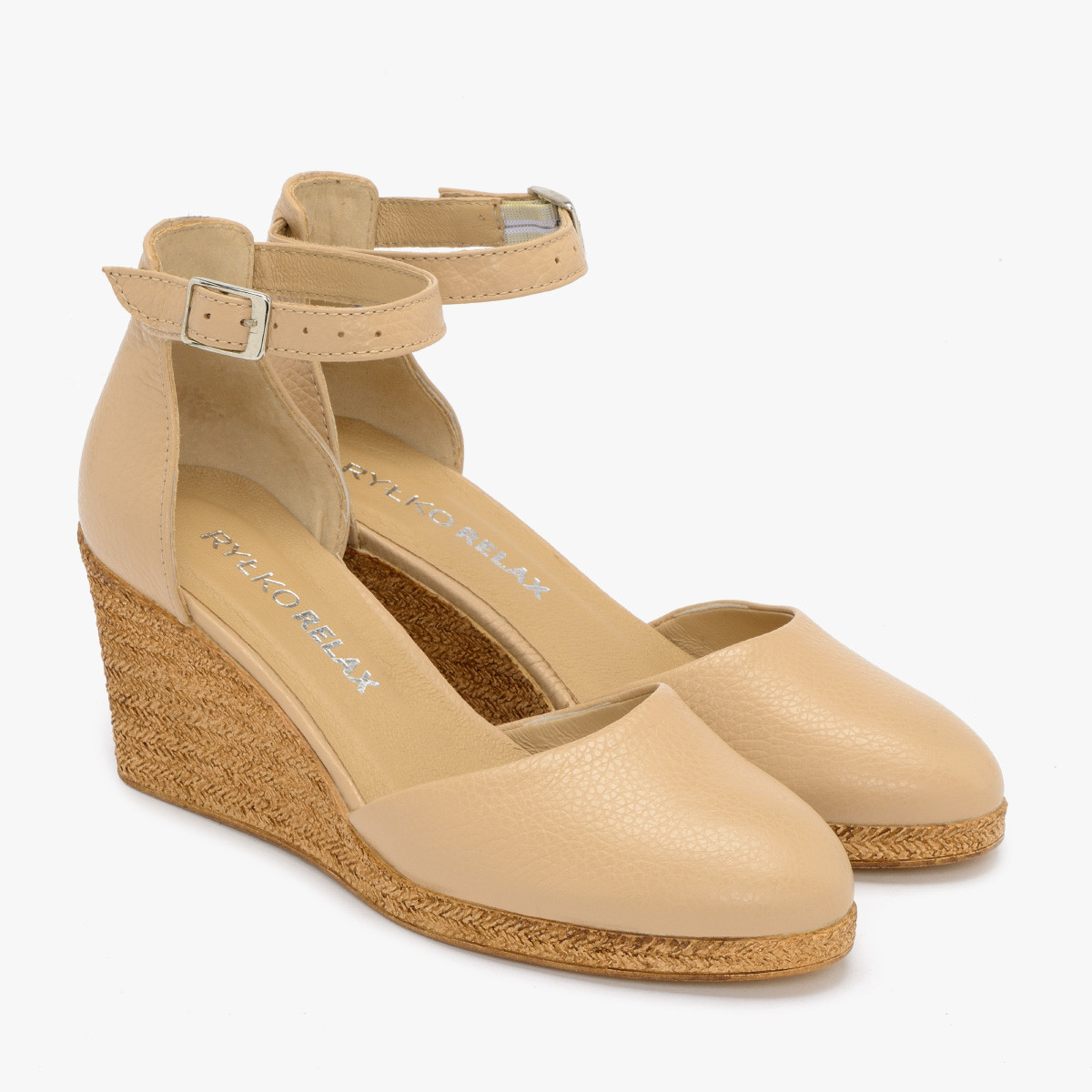 Beowe czóenko na platformie