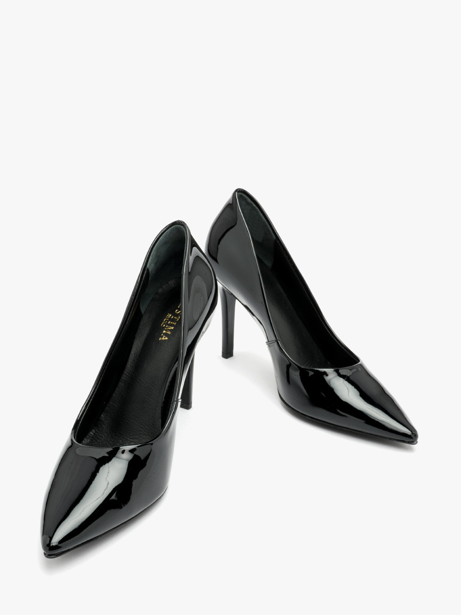 Czarne, lakierowane czóenka na wysokiej szpilce