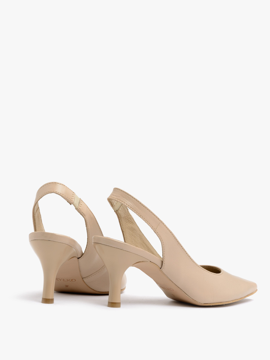 Beowe czóenka z odkryt pit