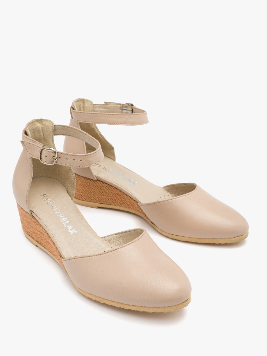 Beowe czóenka z paskiem wokó kostki