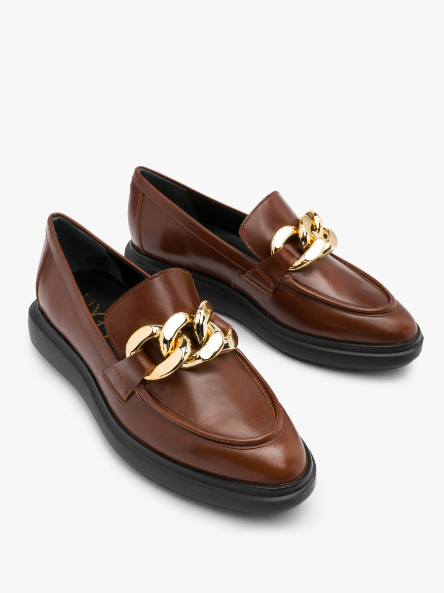 Brzowe mokasyny z ańcuchem