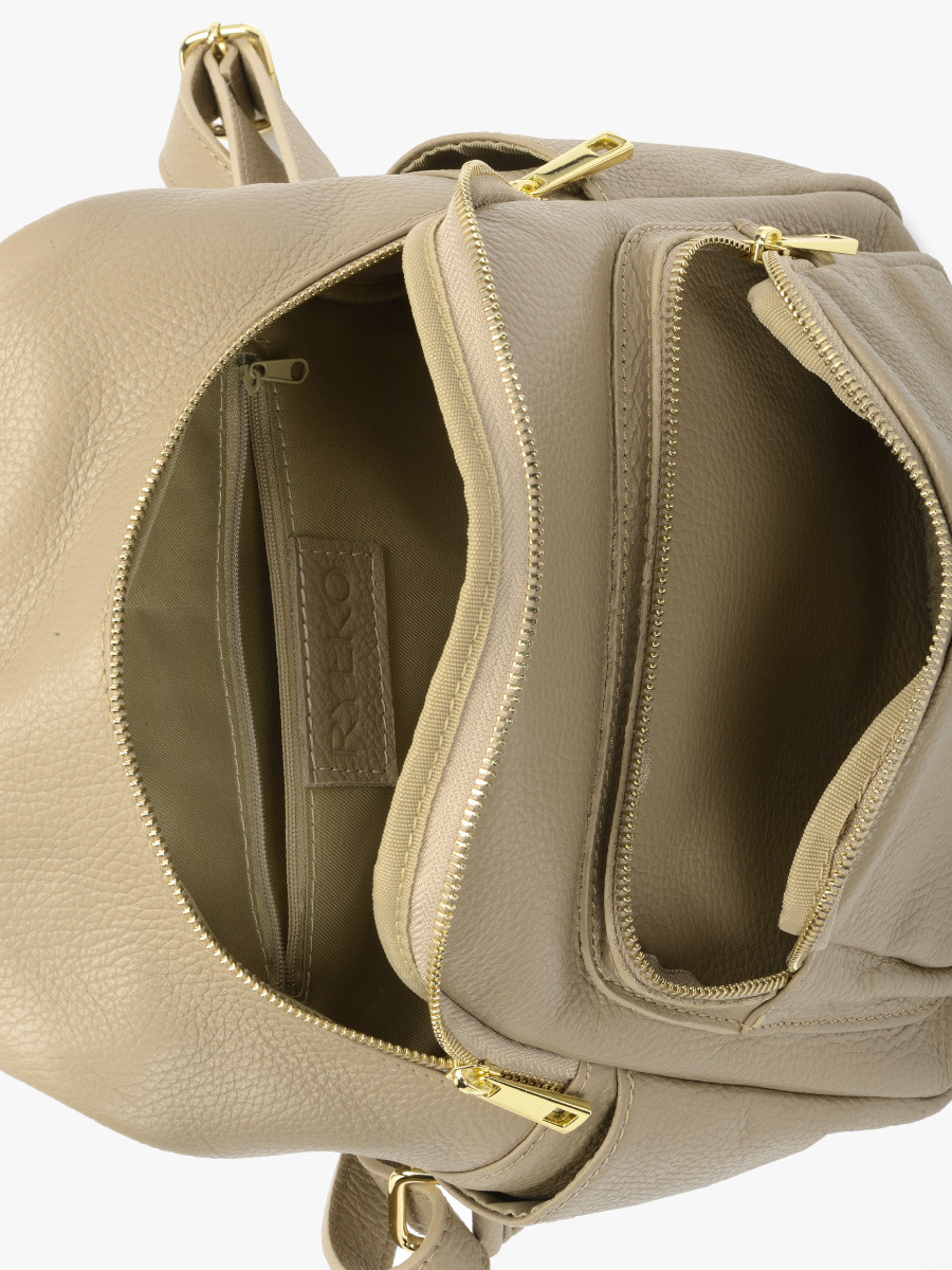 Ciemnobeowy plecak ze zotymi elementami