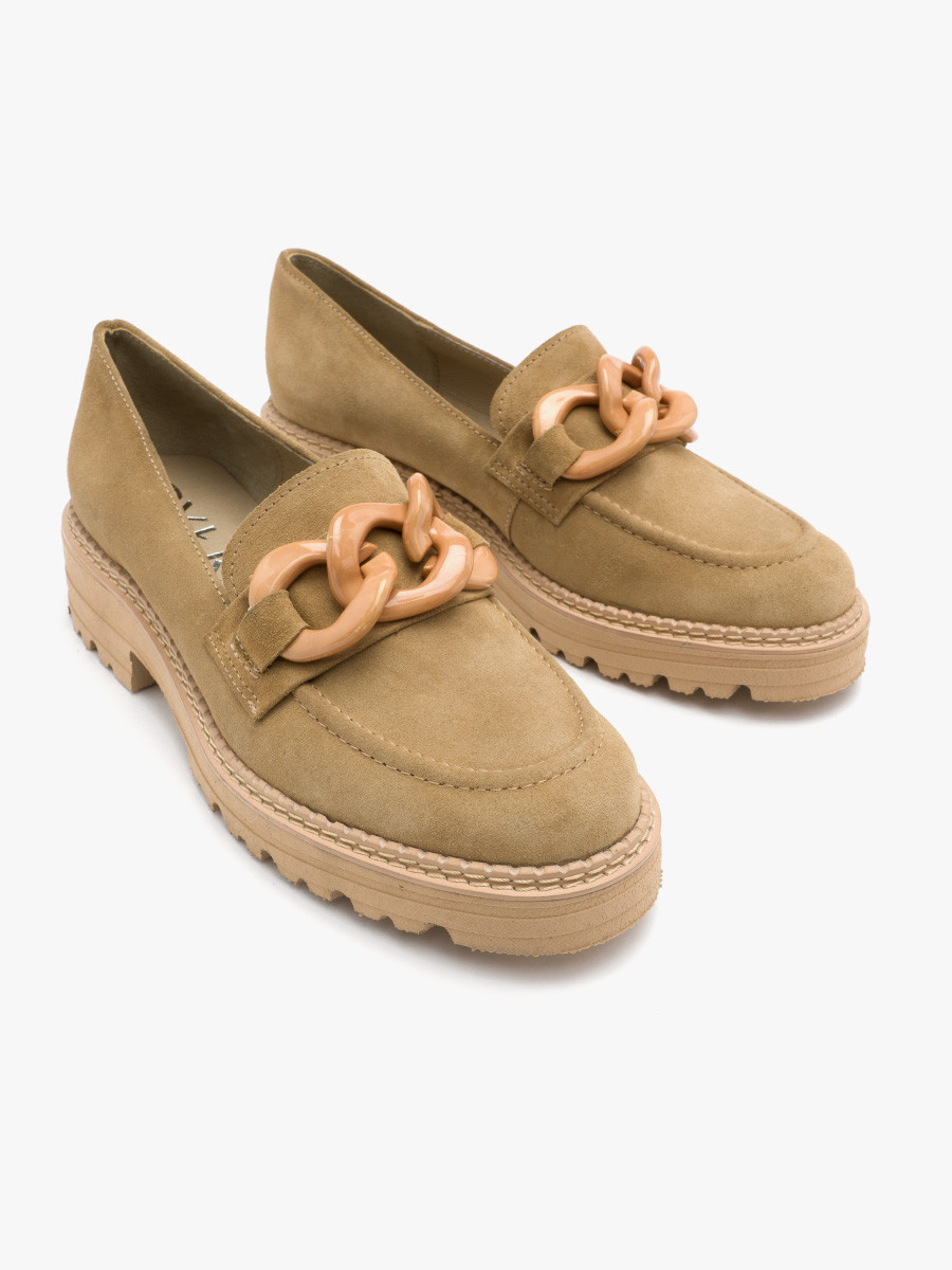 Oliwkowe mokasyny z ańcuchem