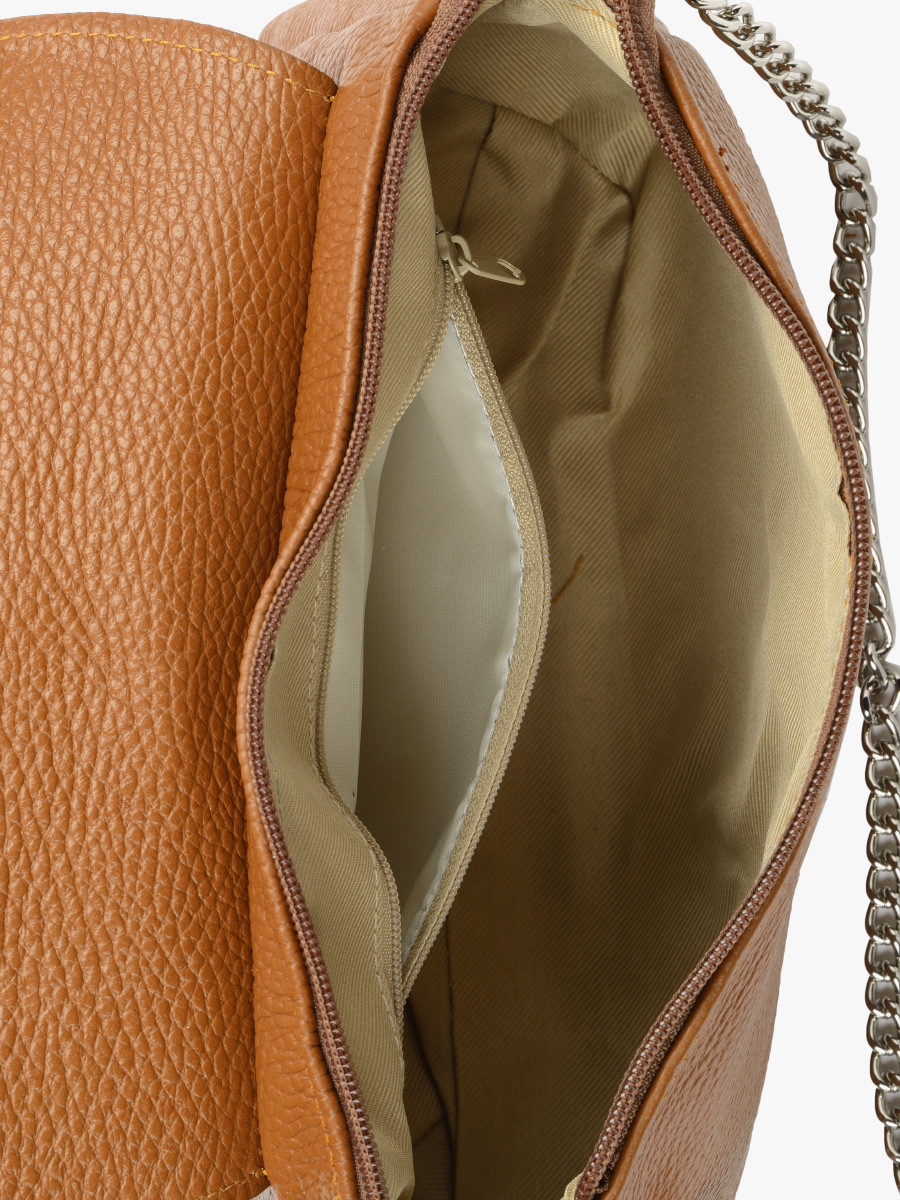 Maa ruda torebka z ozdobnym ańcuszkiem