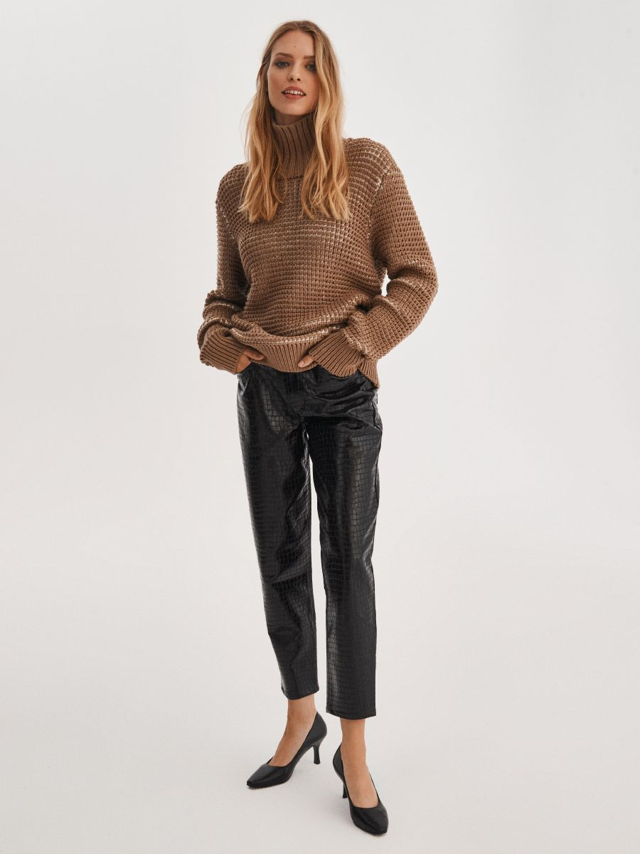 Czarne czóenka na lakierowanej szpilce