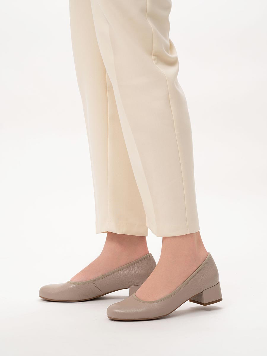 Beowe czóenka na niskim obcasie