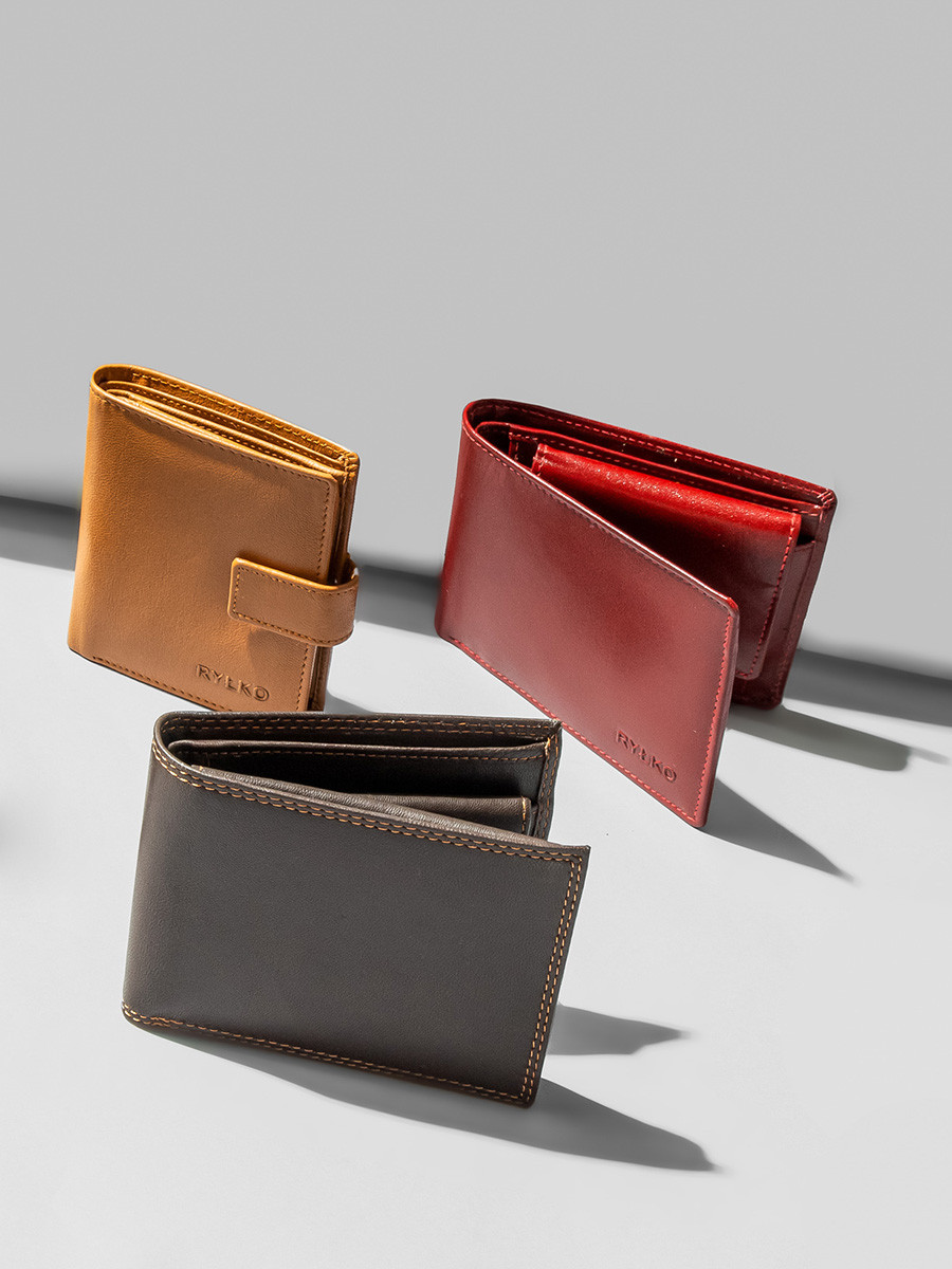 Czerwony portfel uniwersalny