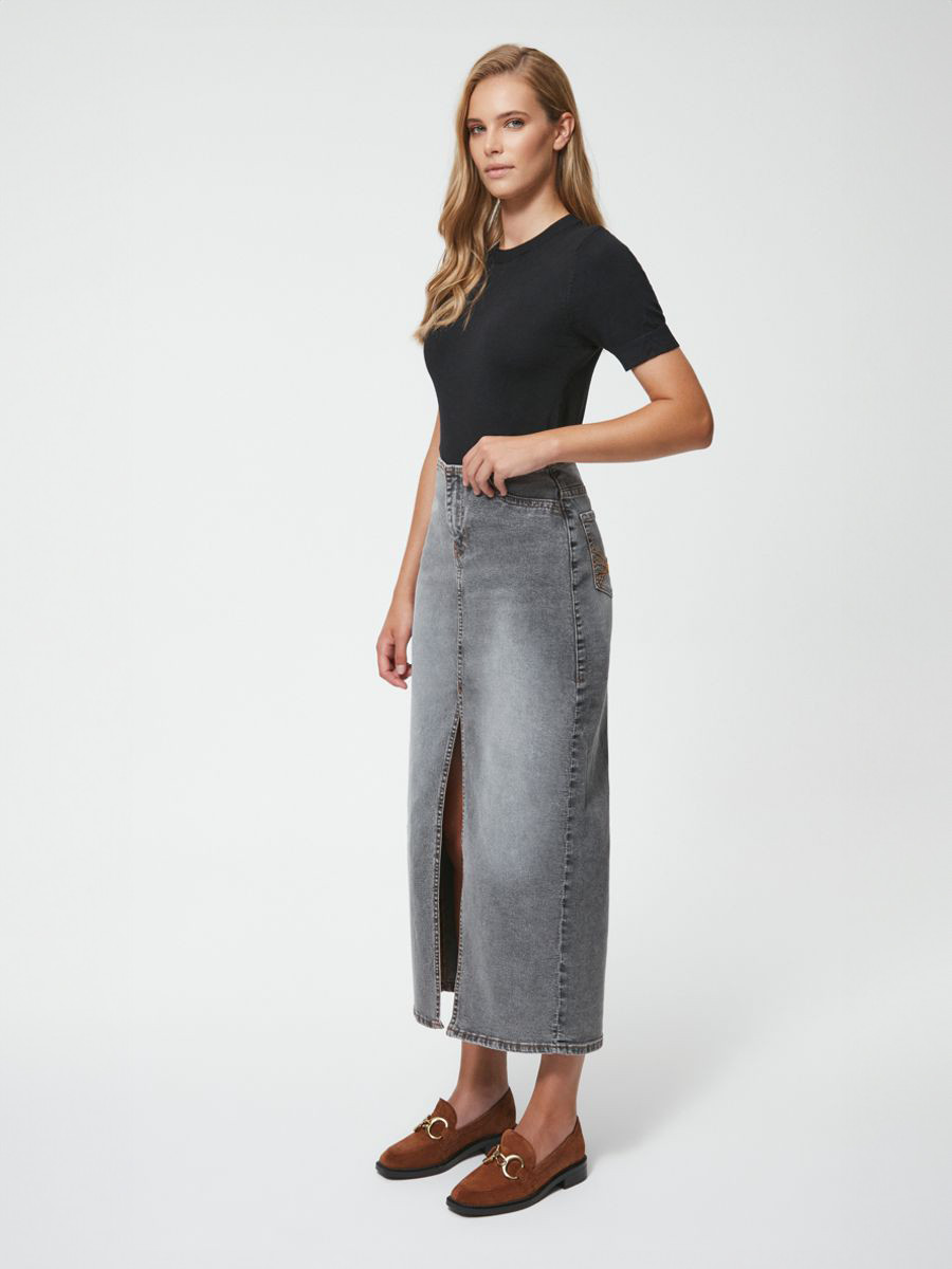 Rude mokasyny na paskiej podeszwie