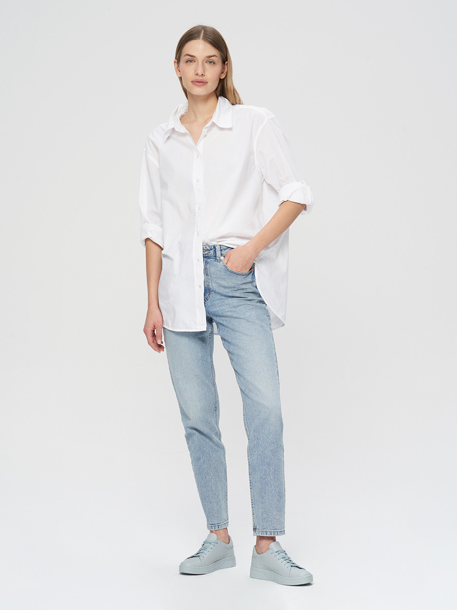 Bkitne sportowe póbuty ze srebrnym logo