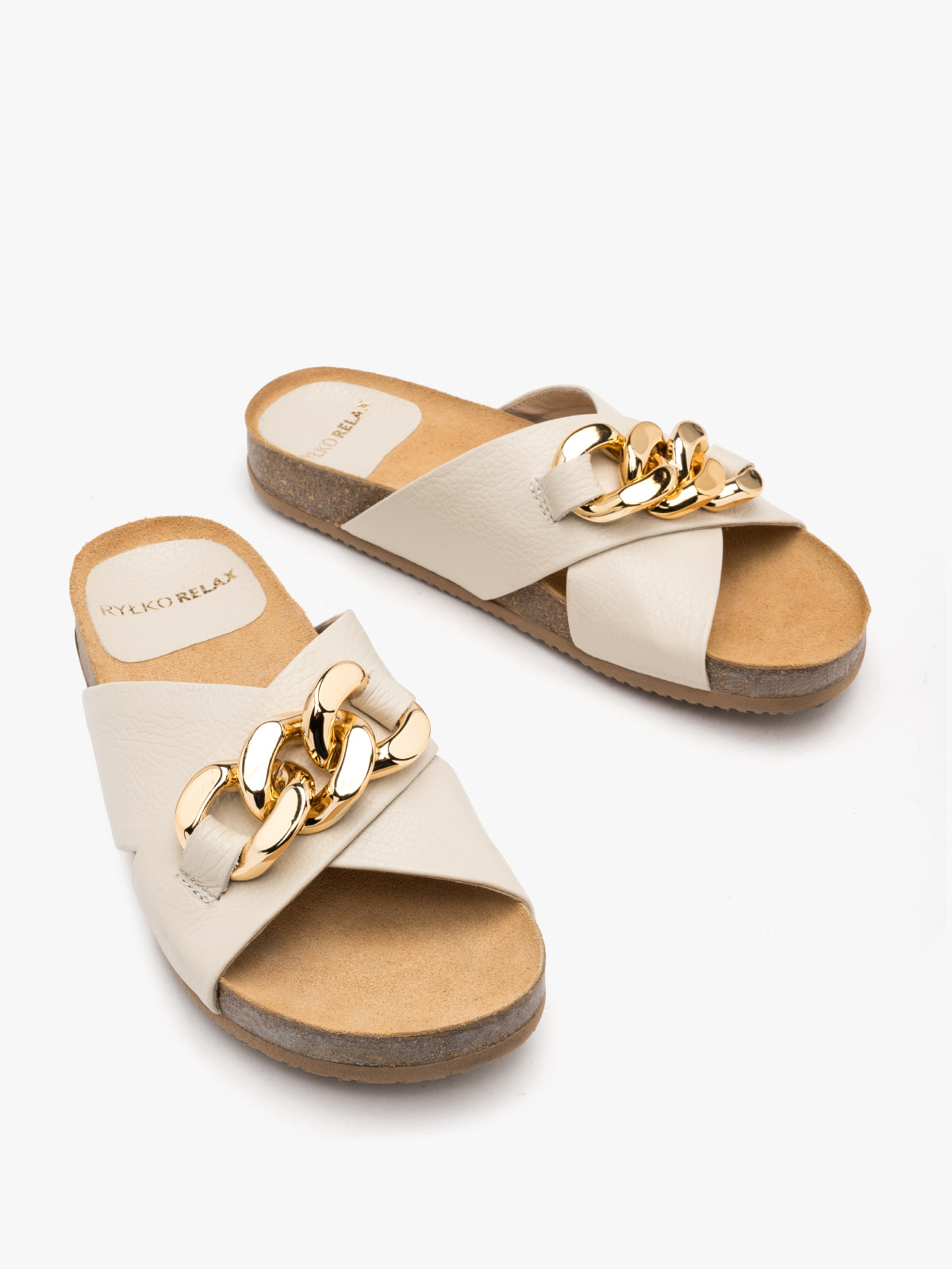 Kremowe klapki ze zotym ańcuchem