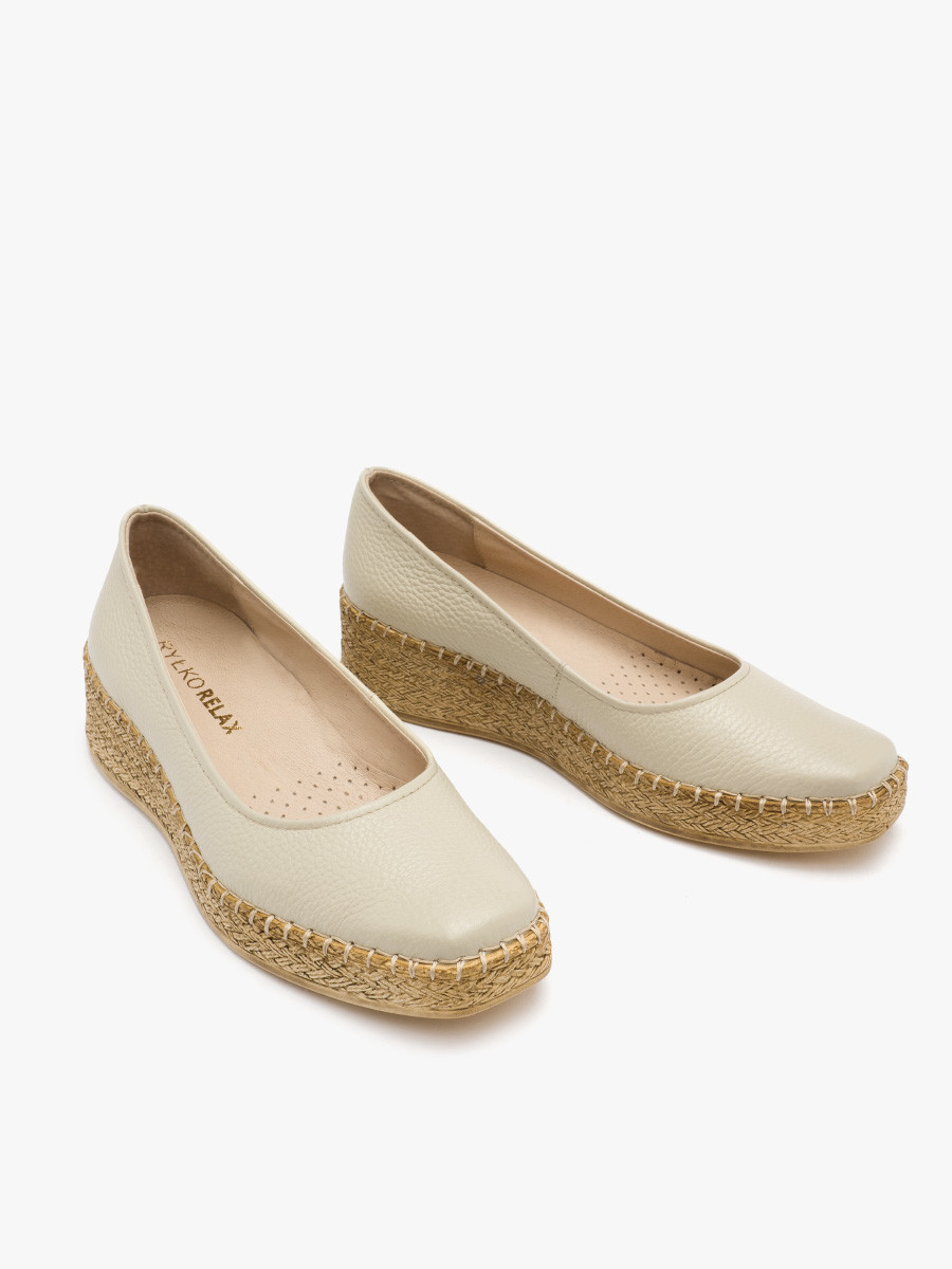 Kremowe czóenka na platformie