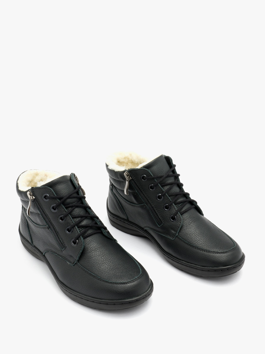 Czarne trzewiki z zamkiem na cholewce