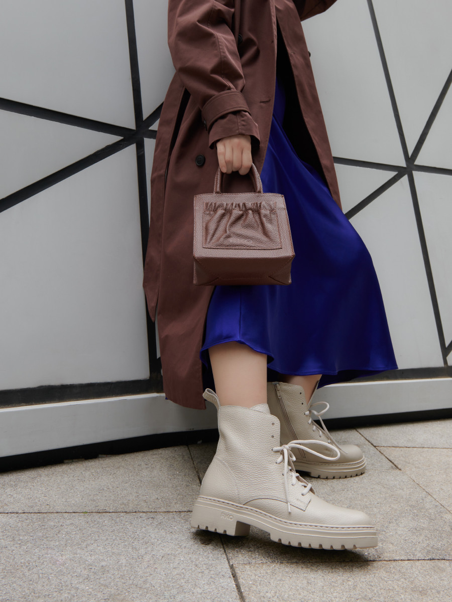 Kremowe trzewiki na lekkim spodzie