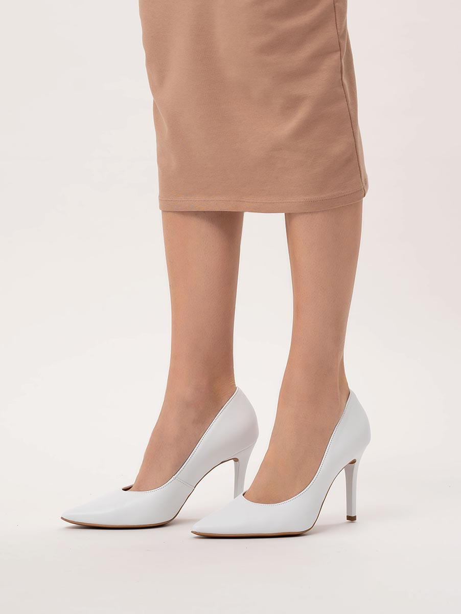 Biae czóenka na wysokim obcasie