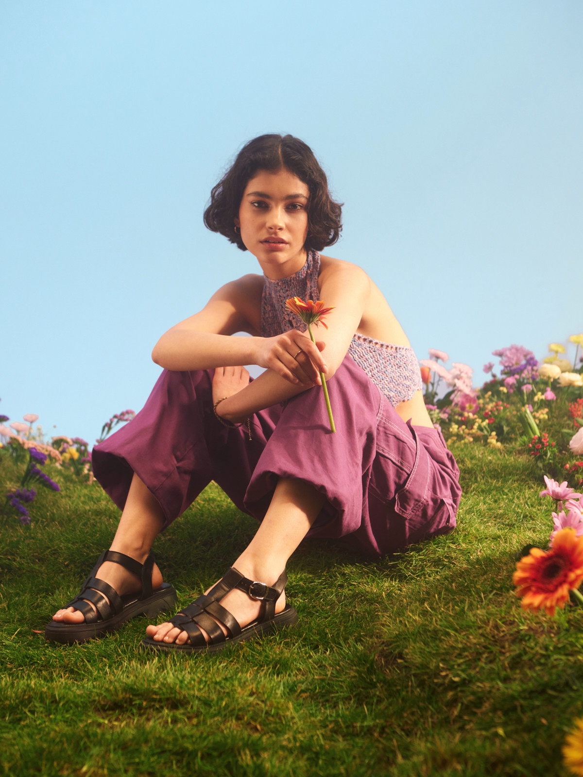 Czarne sanday z ozdobn cholewk