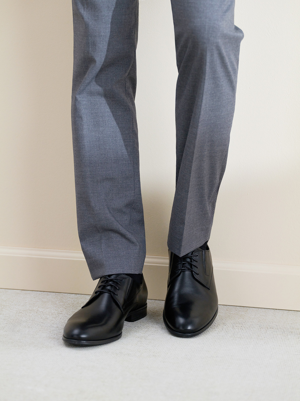 Czarny póbut mski z gumow wstawk w cholewce