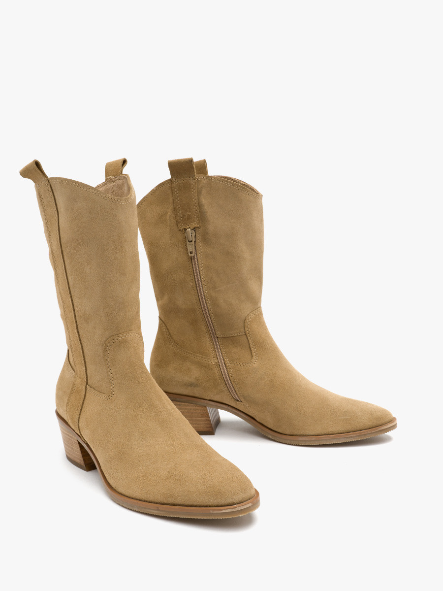 Oliwkowe kozaki na niskim obcasie