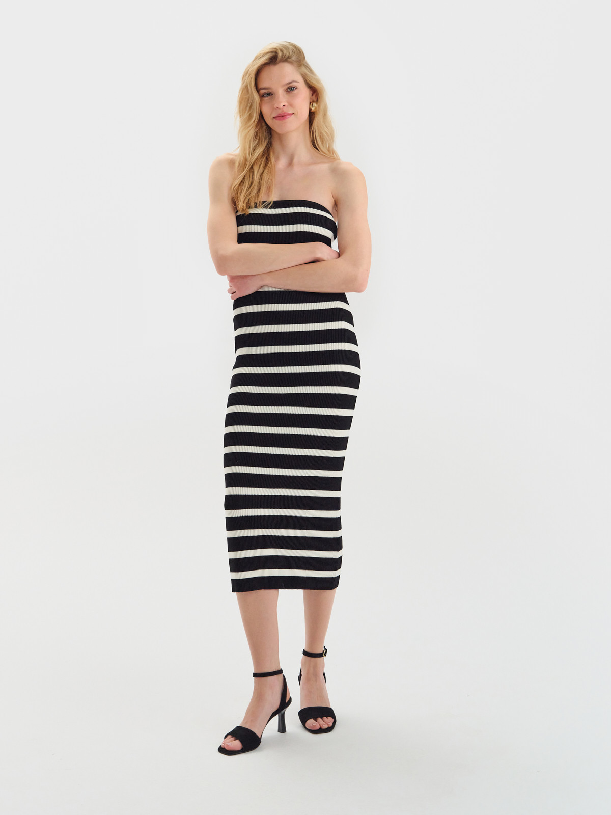 Czarne sanday na lakierowanej szpilce