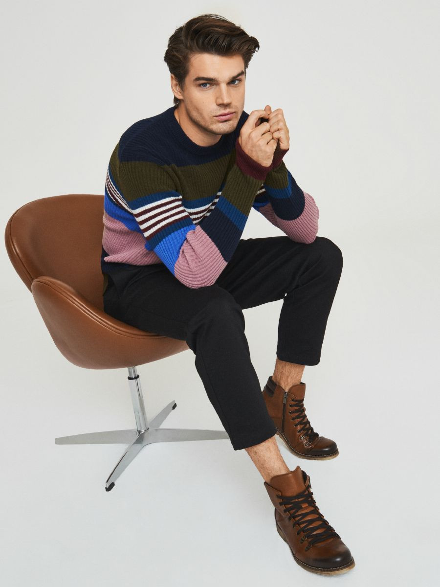 Brzowe trzewiki mskie z czarnymi wstawkami