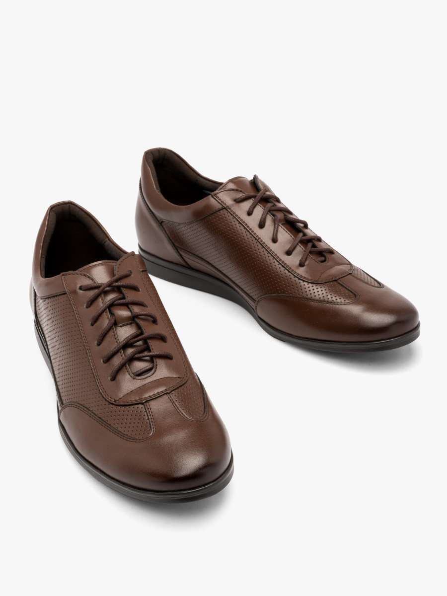 Brzowy póbut mski z perforacj na cholewce