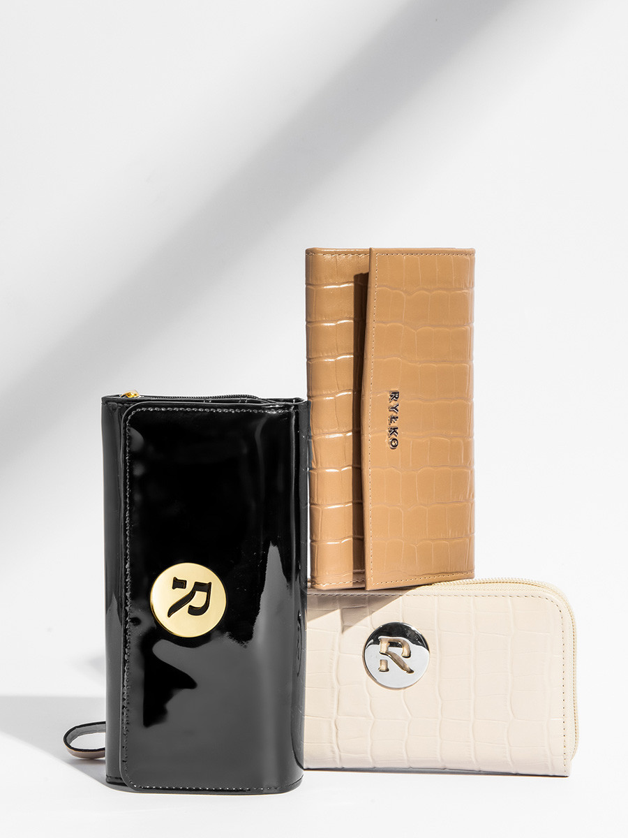 Musztardowy portfel damski z logo