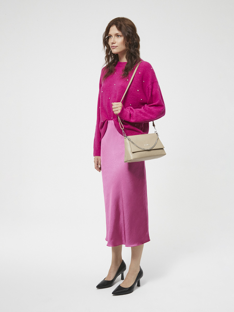 Ciemnobeowa torebka ze srebrnym ańcuszkiem