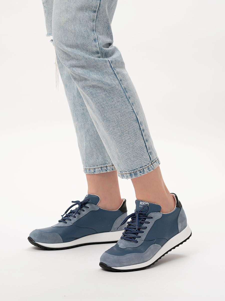 Niebieskie póbuty sportowe