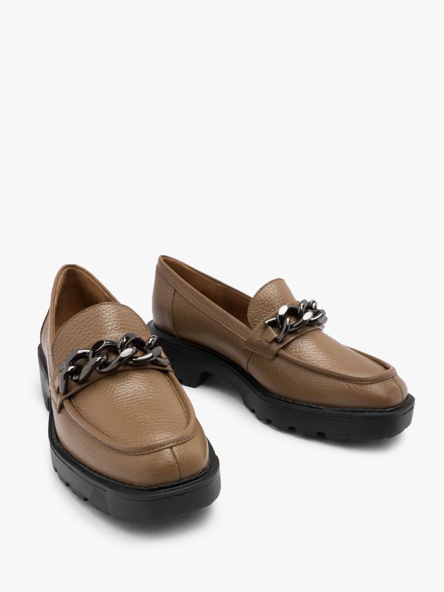 Brzowe mokasyny z ańcuchem