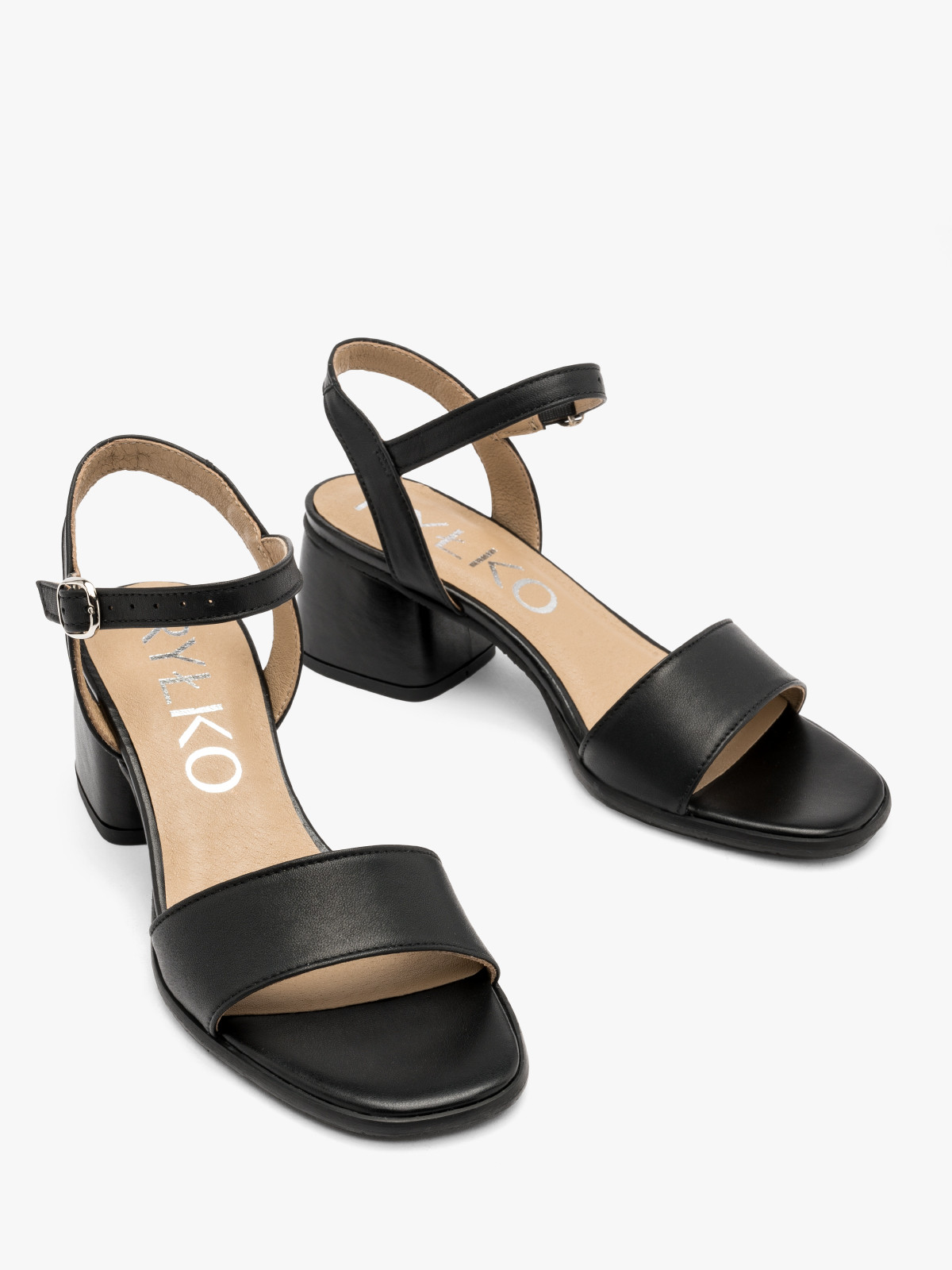 Czarne sanday na niskim obcasie