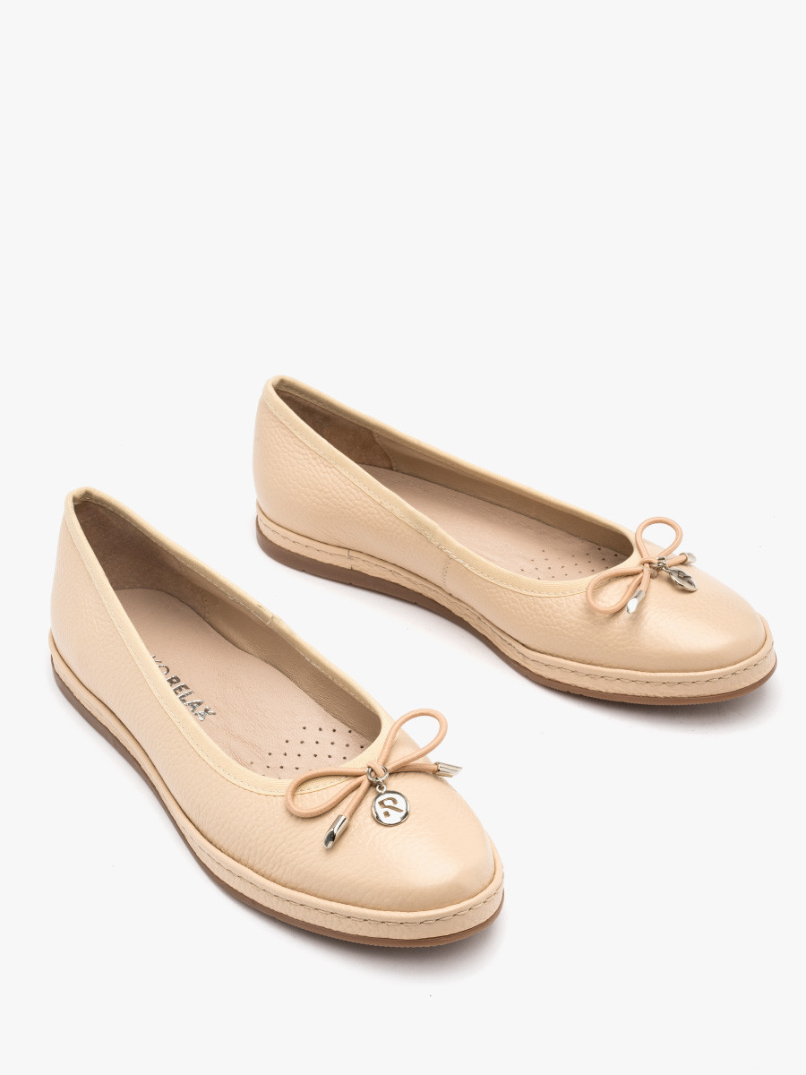 Beowa balerina z ozdobn kokardk