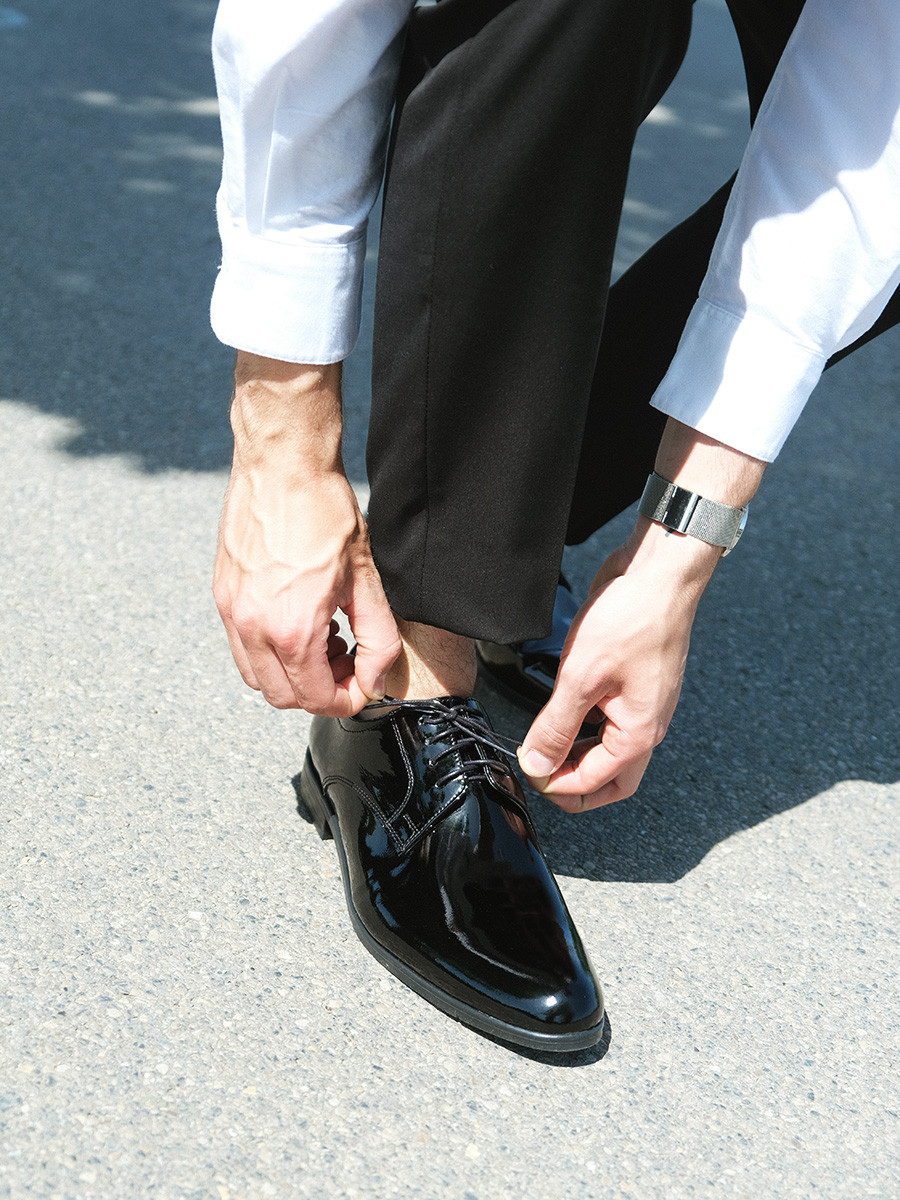 Czarne lakierowane póbuty mskie