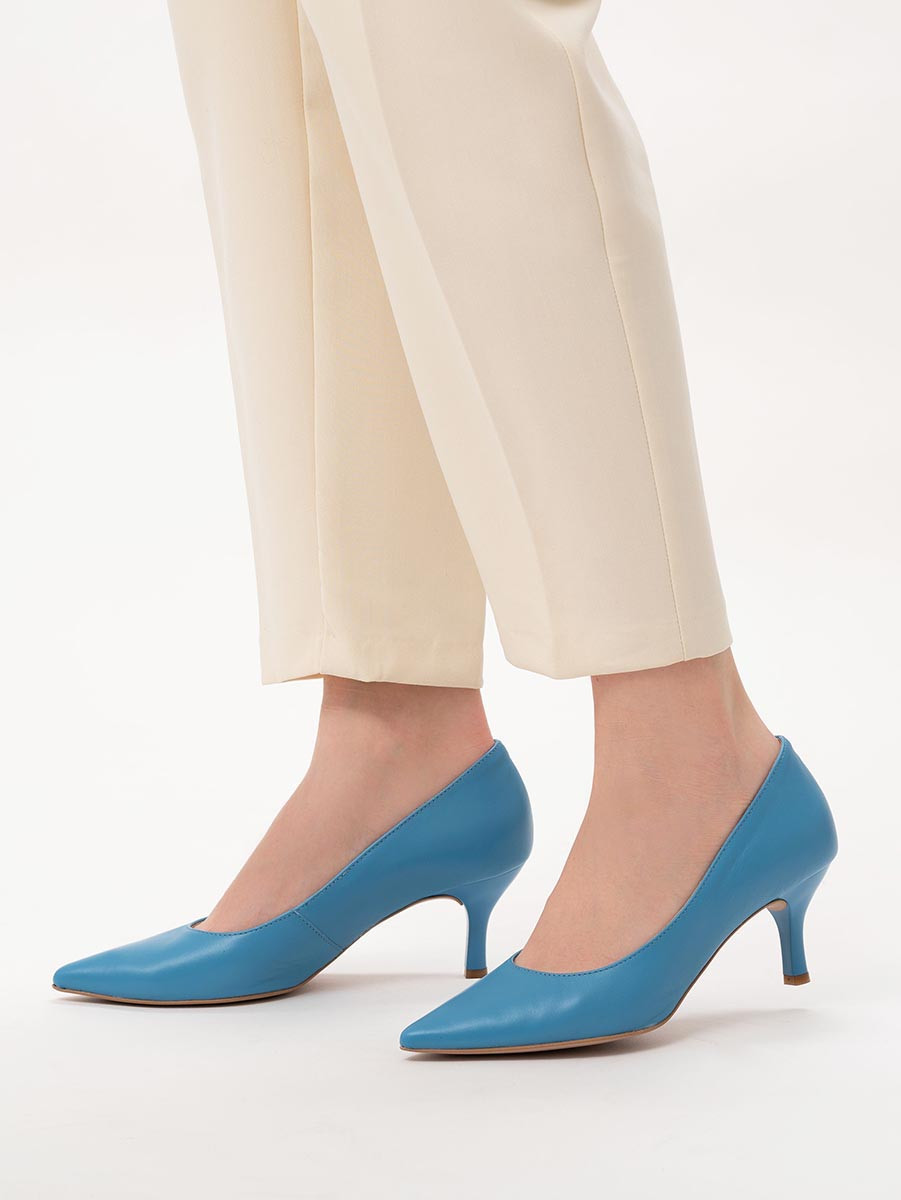 Niebieskie czóenka na szpilce