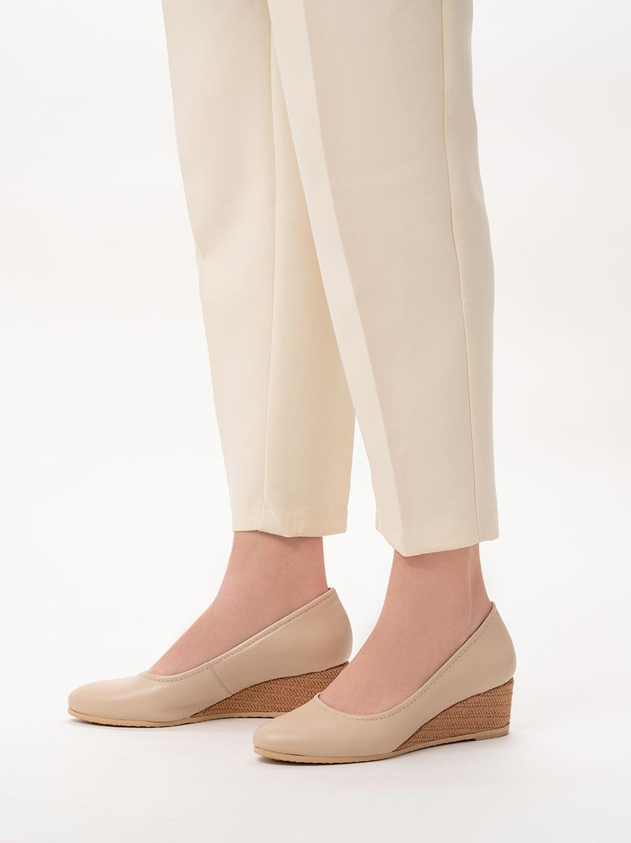 Beowe czóenka na klinie