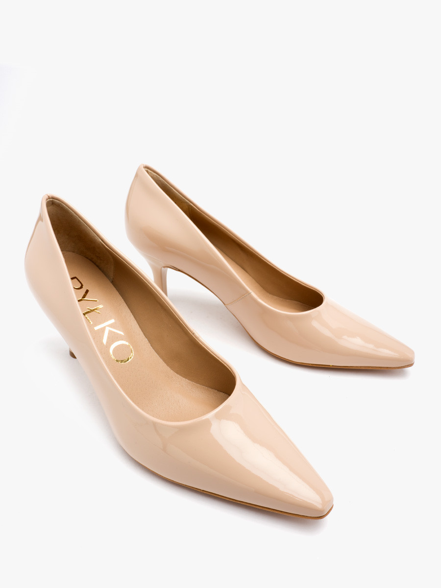 Lakierowane czóenka na niskim obcasie