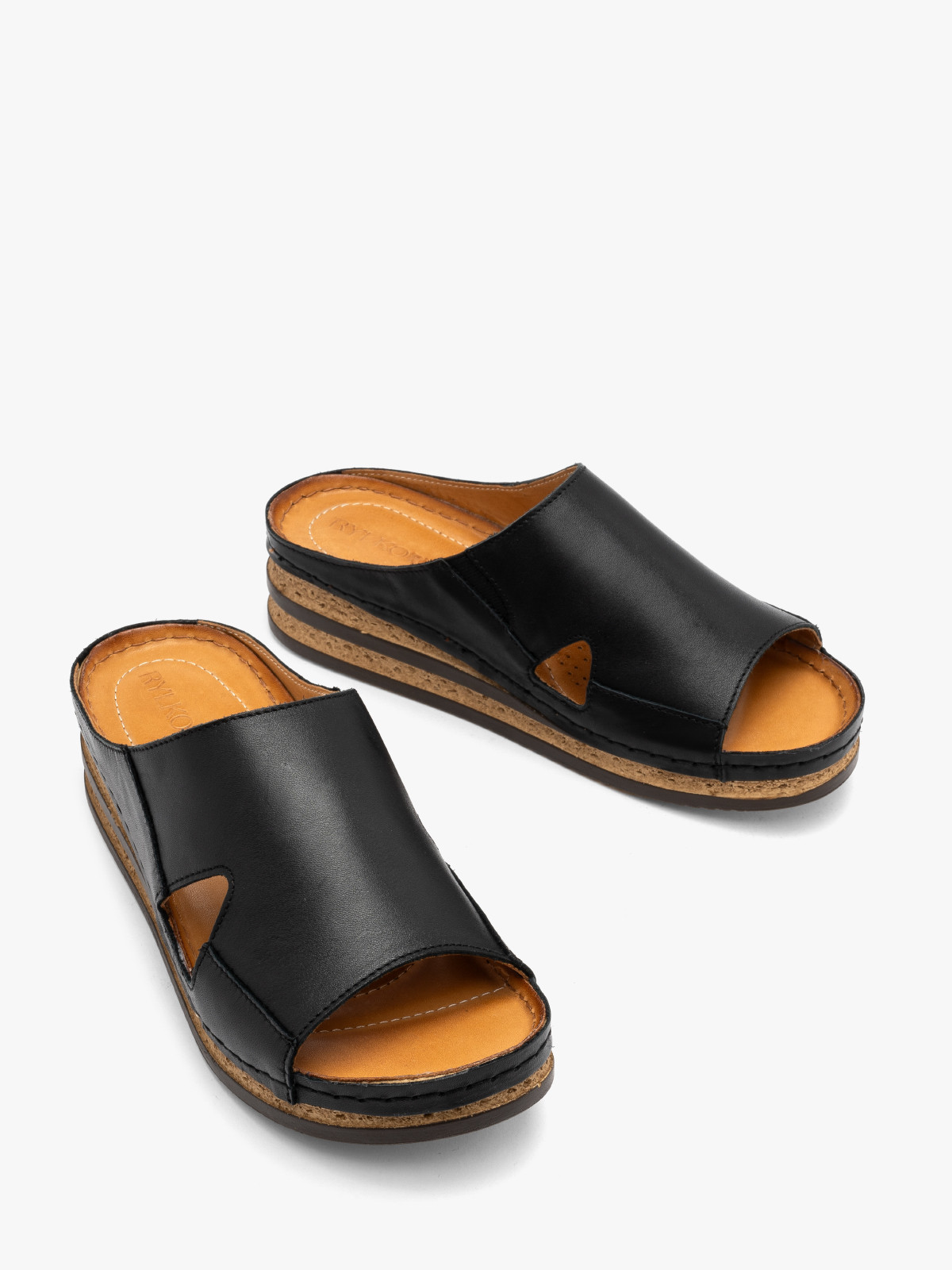 Czarne klapki na dwukolorowej, niskiej platformie