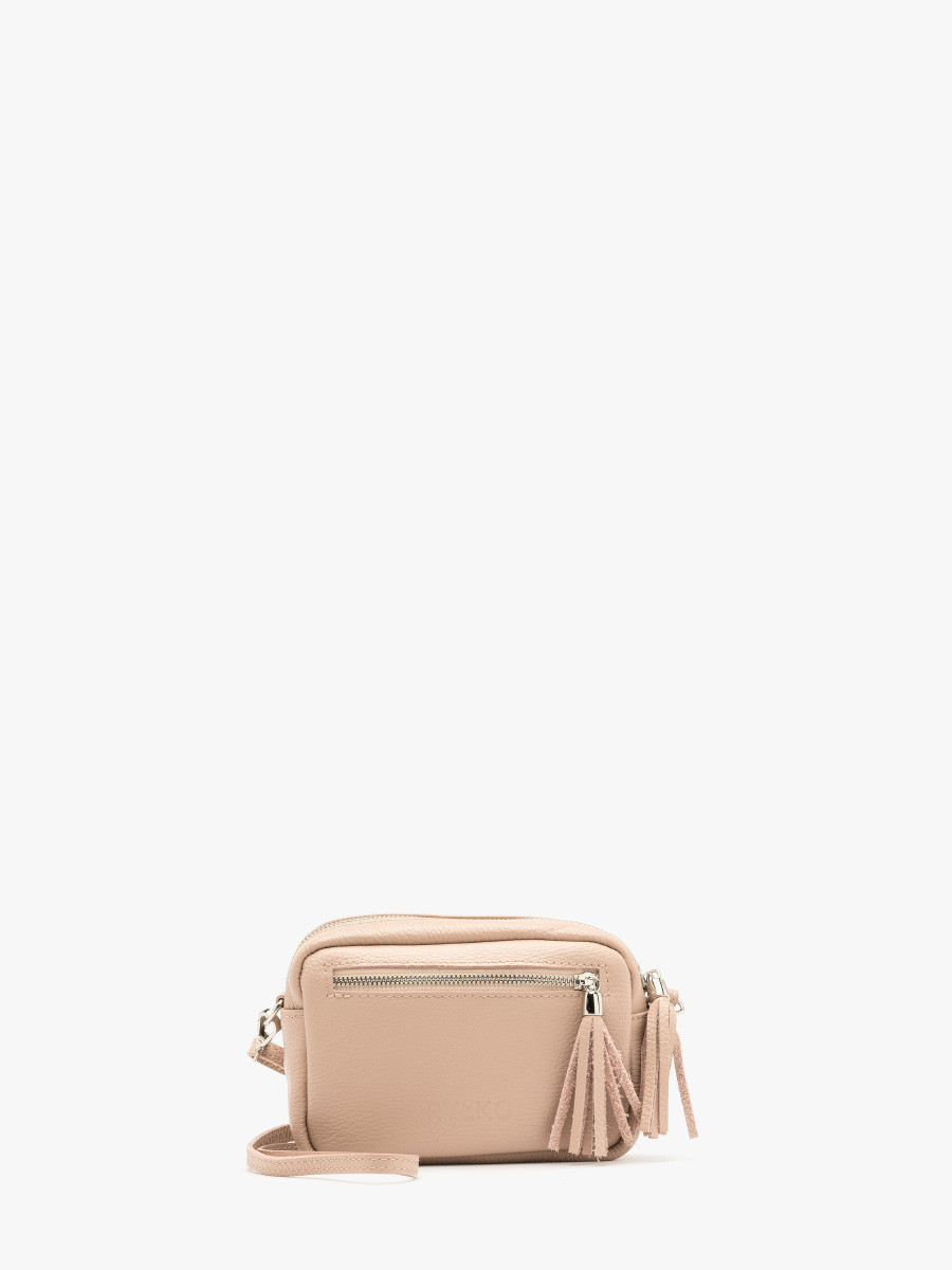 Maa, róowa torebka z ozdobnymi frdzlami