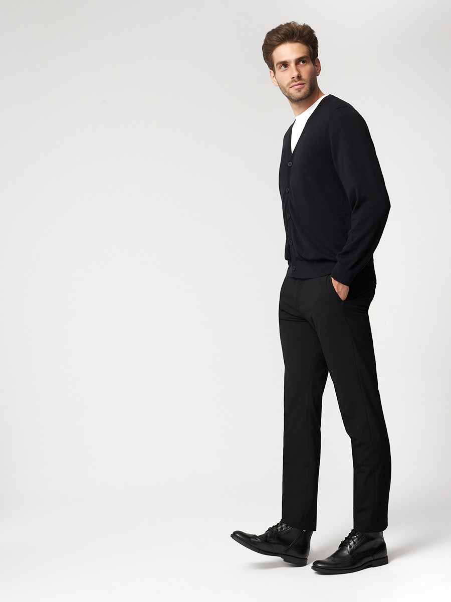 Czarne trzewiki z ozdobn perforacj na cholewce