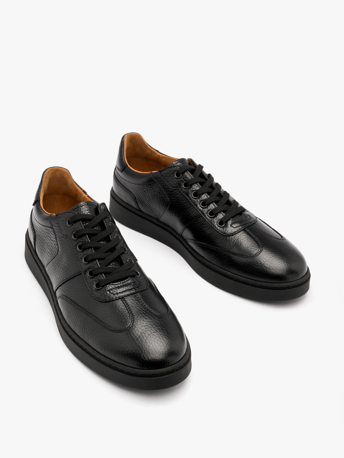 Czarny sportowy trampek mski