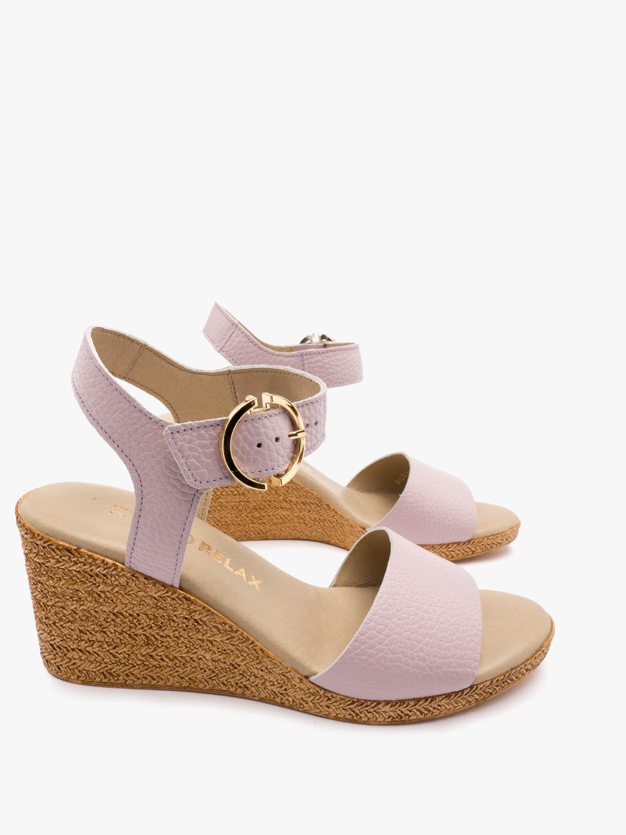 Liliowe sanday na  koturnie