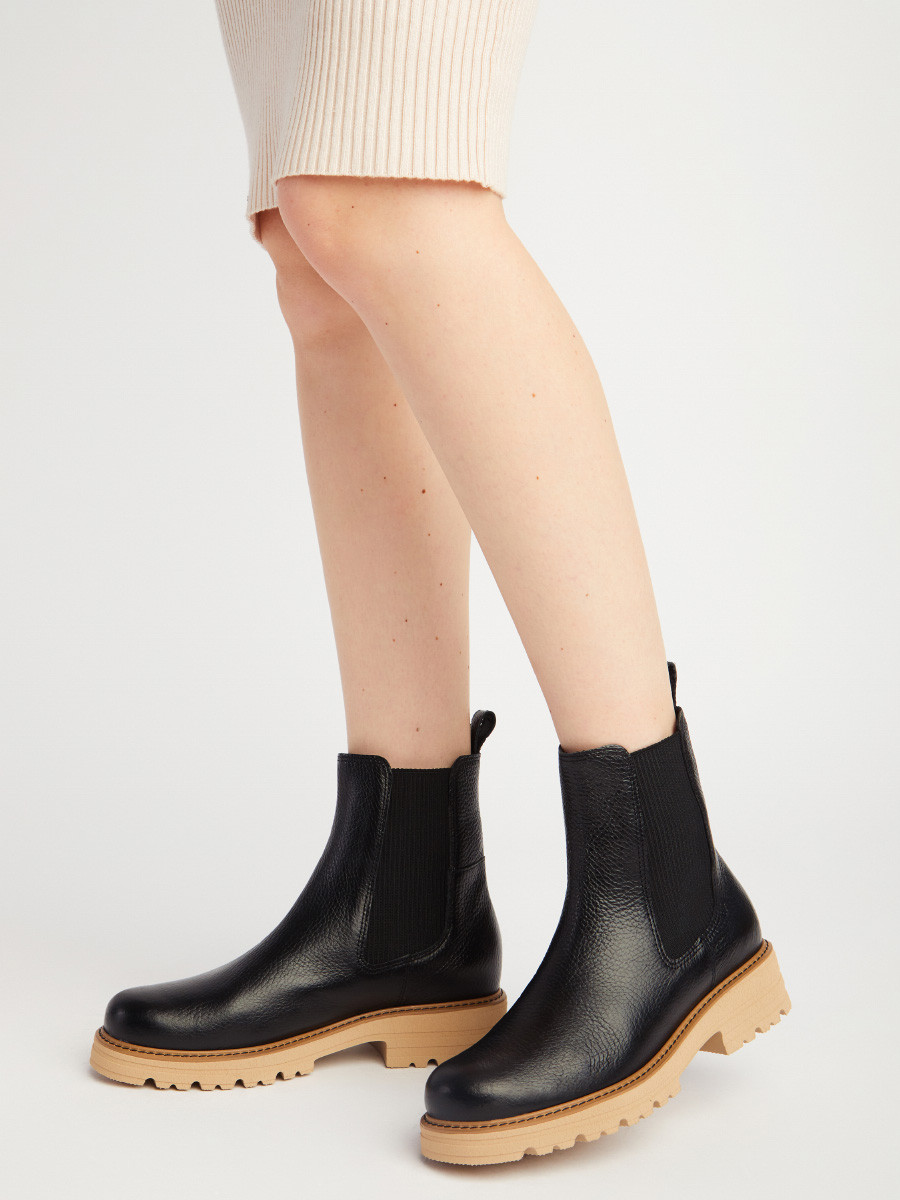 Czarne sztyblety damskie na beowym spodzie