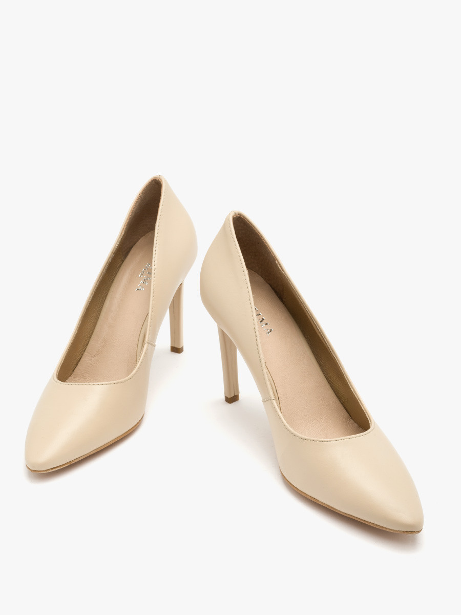 Jasnobeowe czóenko na wysokim obcasie