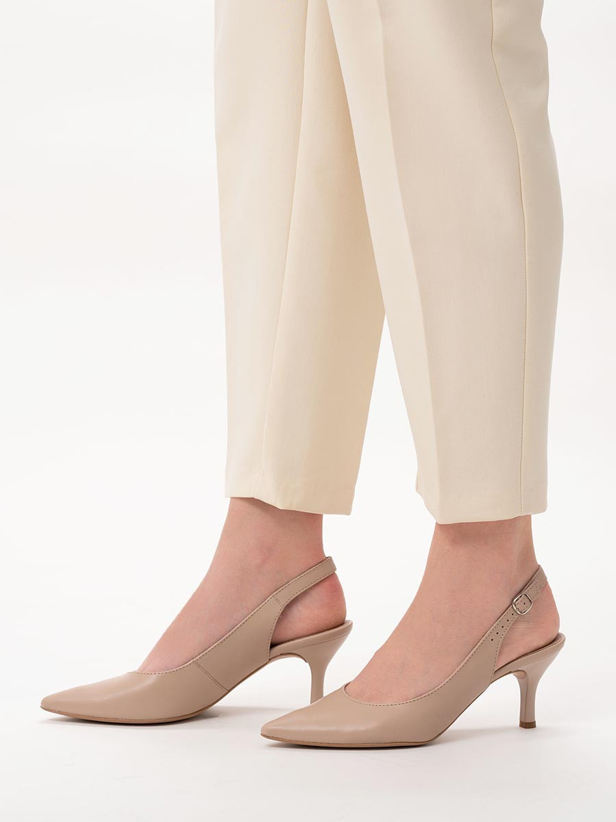 Beowe czóenka z odkryt pit