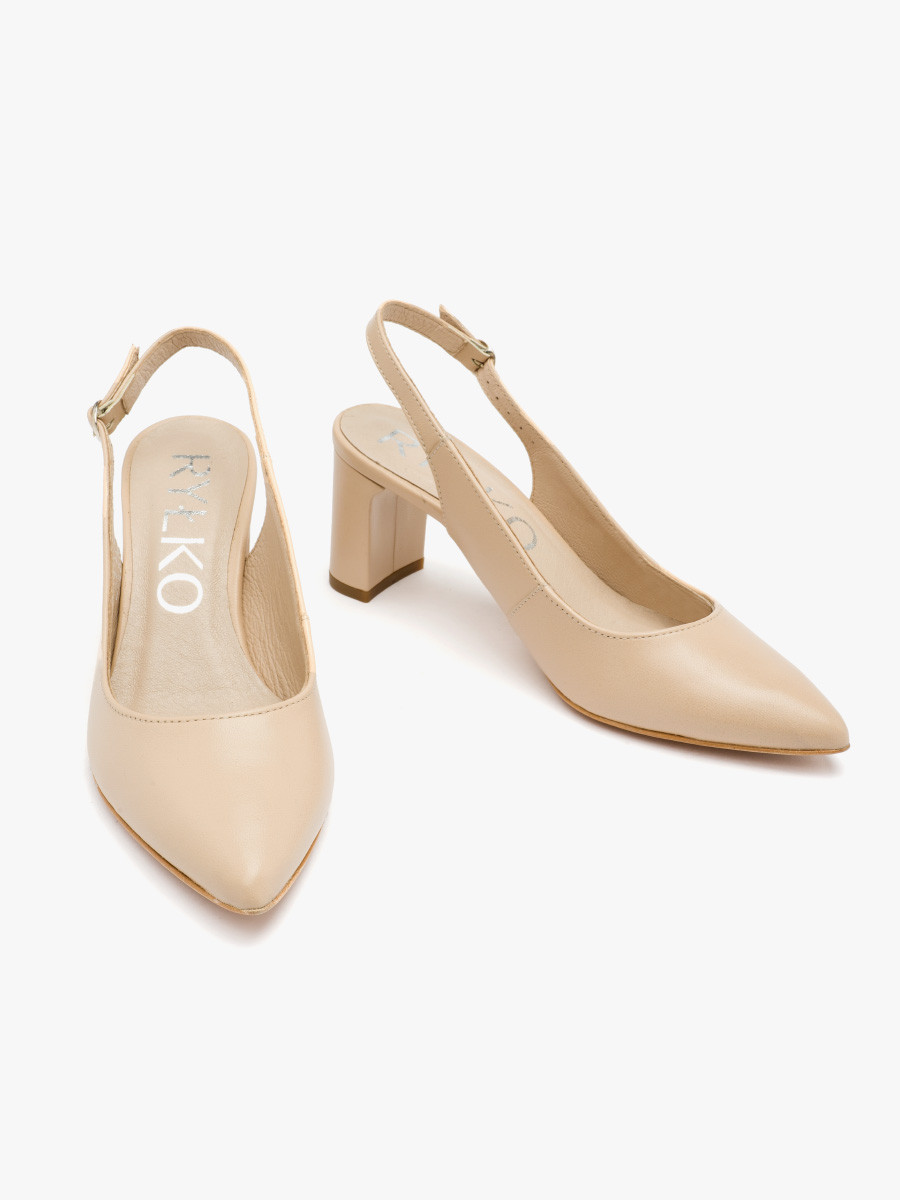 Beowe czóenka z odkryt pit