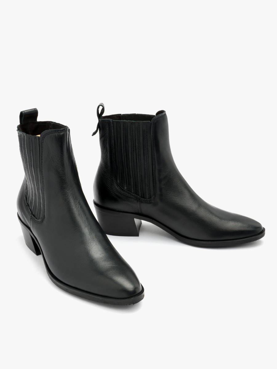 Czarne sztyblety damskie z ozdobn cholewk